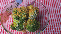 Broccoli with ground golden sesame seeds and mayonnaise