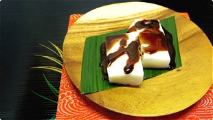 Rice Cake with Chocolate Syrup