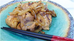 Seared Chicken & Onion with Soy Sauce & Garlic Powder