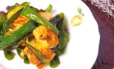 Tōfu to pīman no shōyu-itame