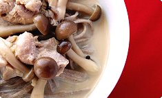 Tōnyū-toriniku-shimeji-soba