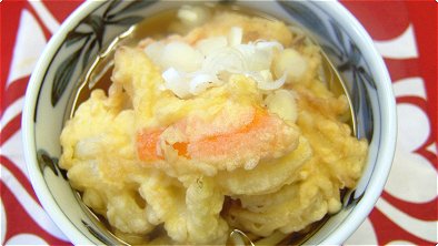 Thick White Noodles with Mixture of Onions & Carrots Tempura