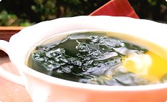 Mochi to wakame no sūpu