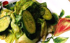 Retasu to kyuri no wafū sarada