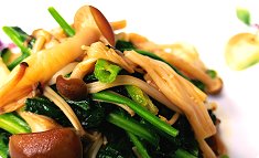 Hōrensō to kinoko no batā-shōyu itame