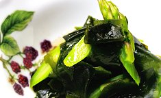 Asuparagasu to wakame no sunomono
