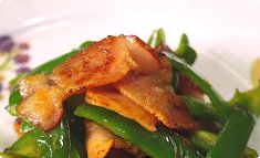 Pīman to bēkon no batā-shōyu itame