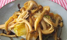 Negi to kinoko no batā-shōyu-itame