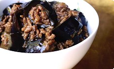 Nasu to hikiniku no misoankake don